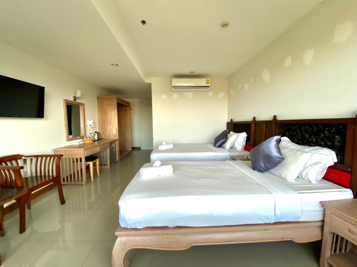 At Ruam Chok Hotel Chiang Mai Exteriör bild