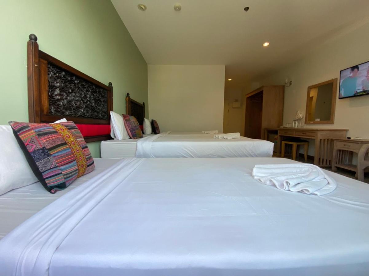 At Ruam Chok Hotel Chiang Mai Exteriör bild