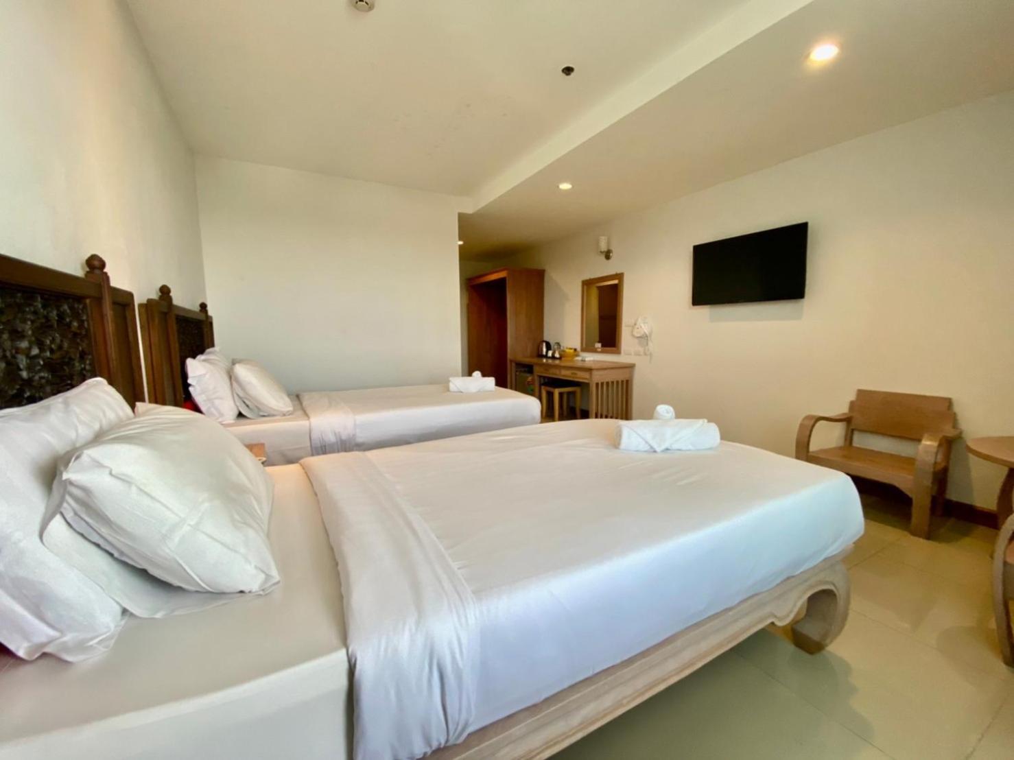 At Ruam Chok Hotel Chiang Mai Exteriör bild