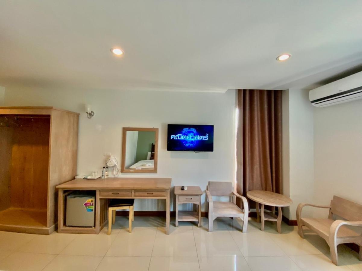 At Ruam Chok Hotel Chiang Mai Exteriör bild