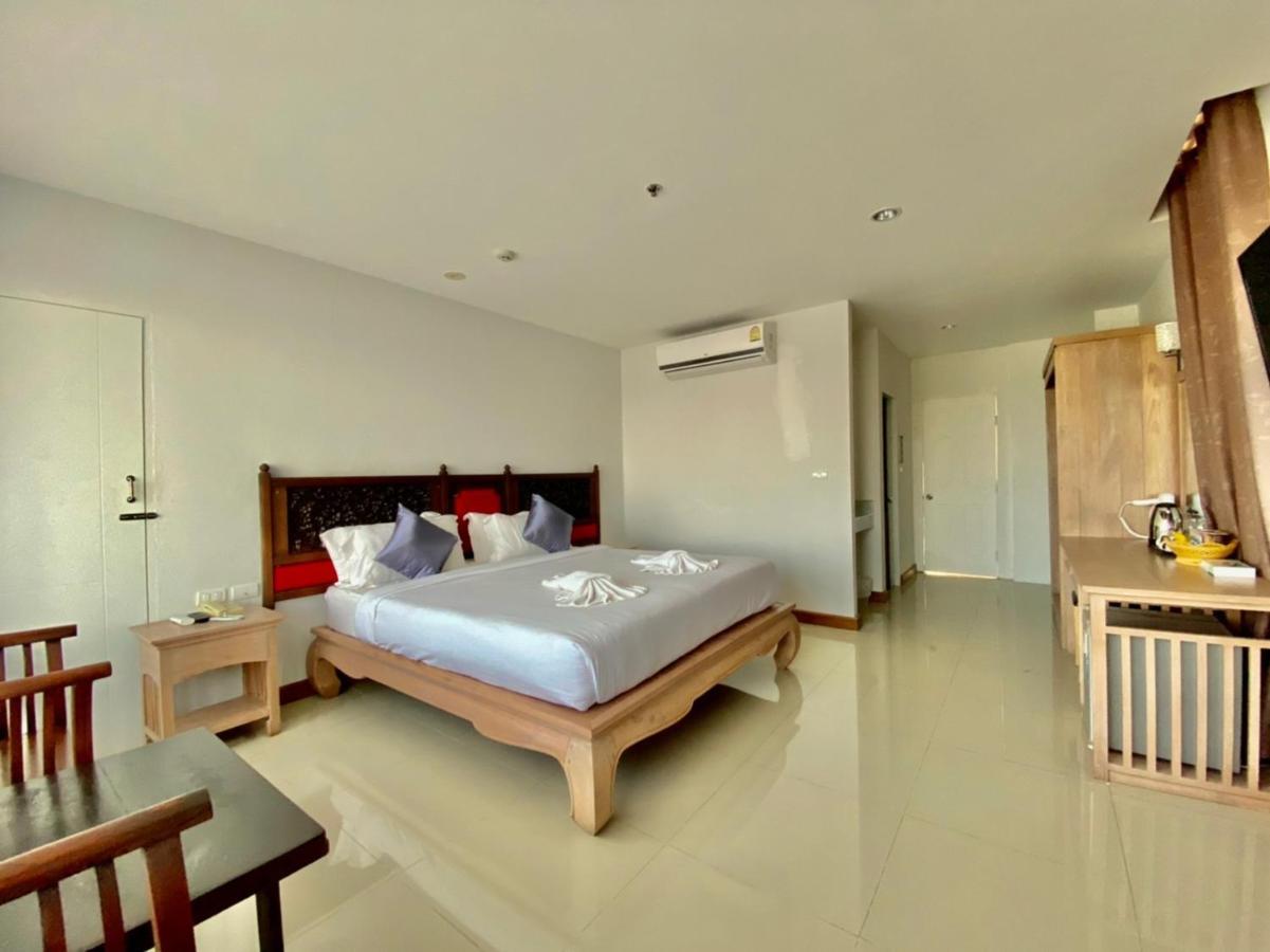 At Ruam Chok Hotel Chiang Mai Exteriör bild