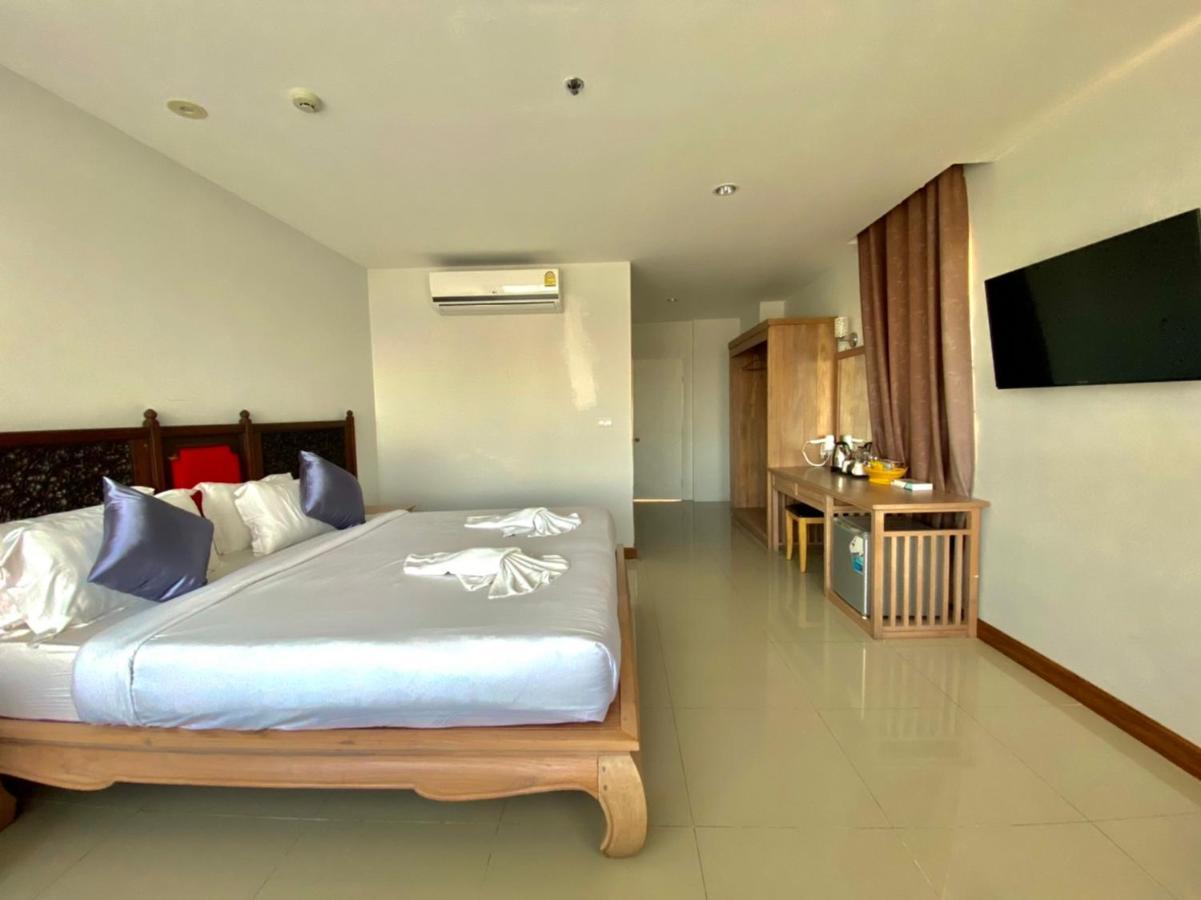 At Ruam Chok Hotel Chiang Mai Exteriör bild