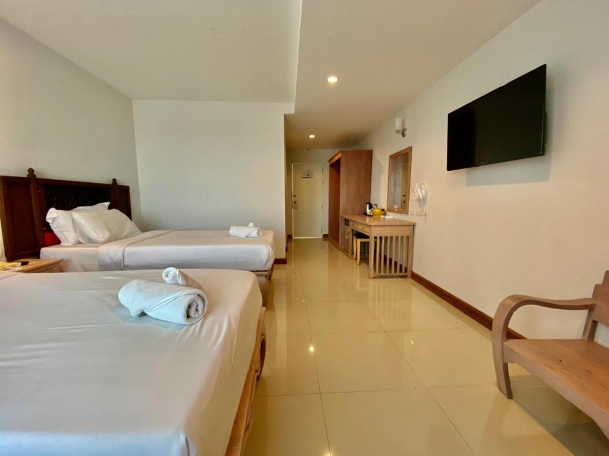 At Ruam Chok Hotel Chiang Mai Exteriör bild
