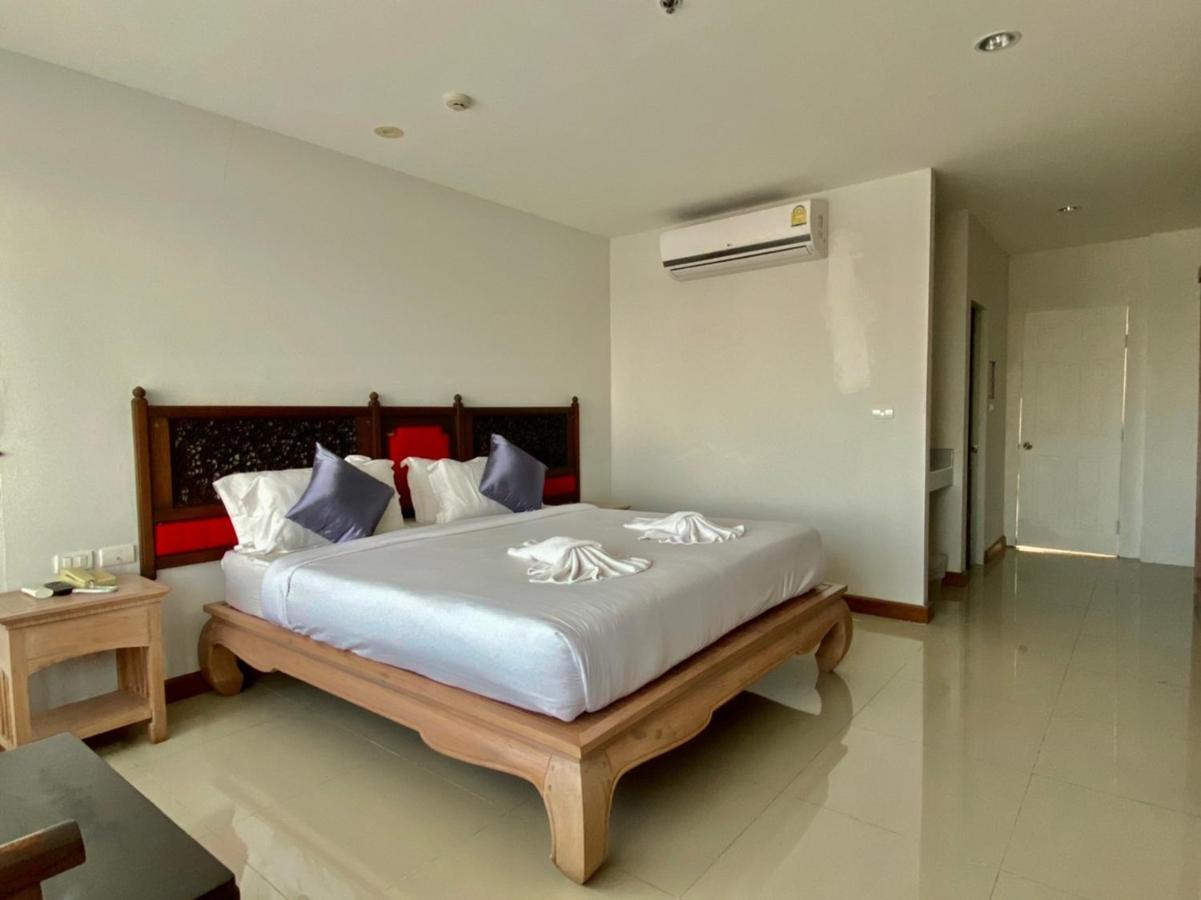 At Ruam Chok Hotel Chiang Mai Exteriör bild