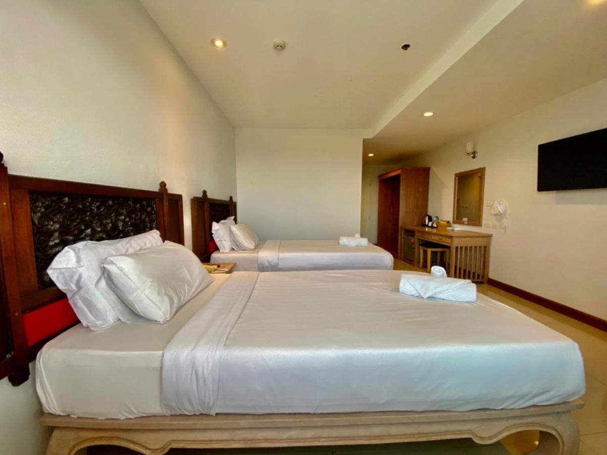 At Ruam Chok Hotel Chiang Mai Exteriör bild