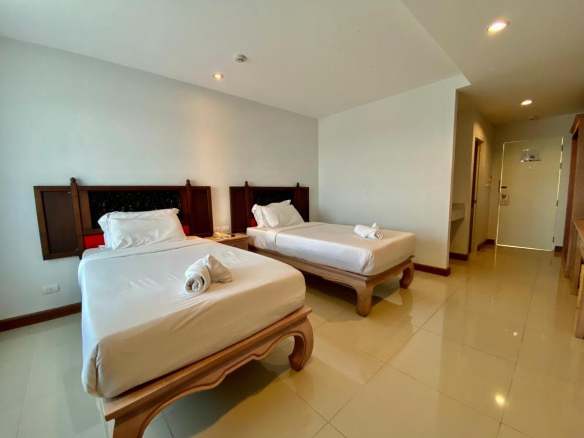 At Ruam Chok Hotel Chiang Mai Exteriör bild