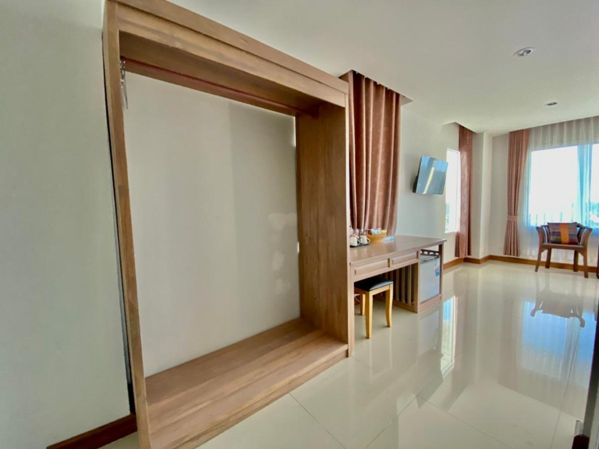 At Ruam Chok Hotel Chiang Mai Exteriör bild