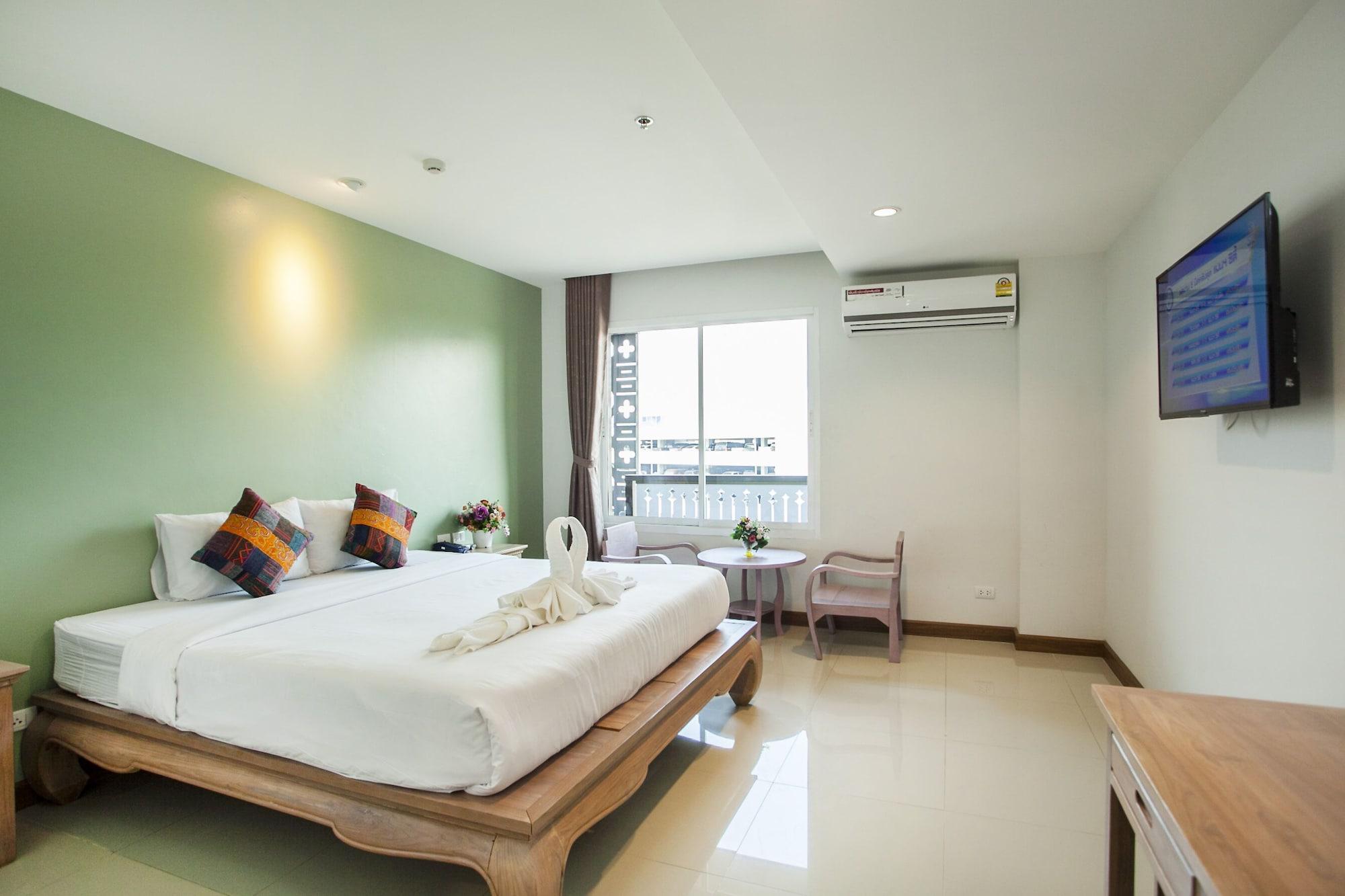 At Ruam Chok Hotel Chiang Mai Exteriör bild