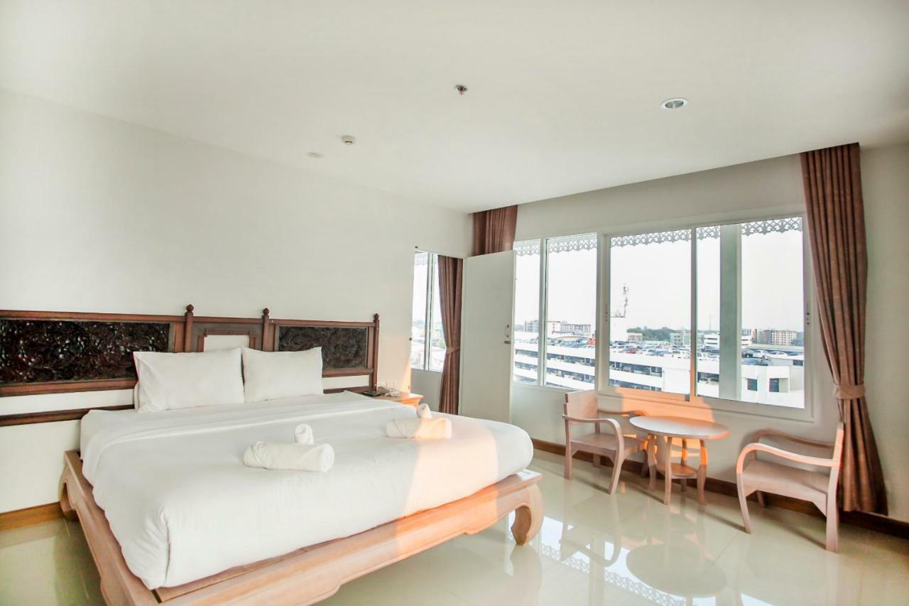 At Ruam Chok Hotel Chiang Mai Exteriör bild