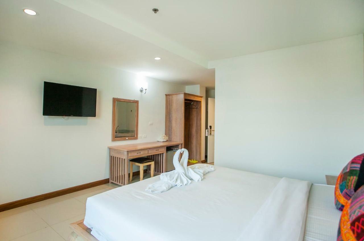 At Ruam Chok Hotel Chiang Mai Exteriör bild