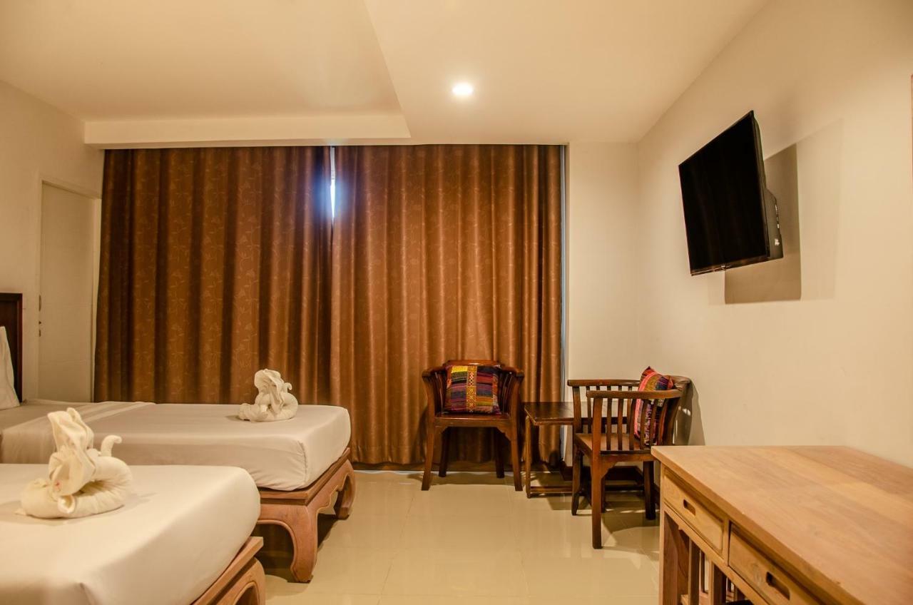 At Ruam Chok Hotel Chiang Mai Exteriör bild
