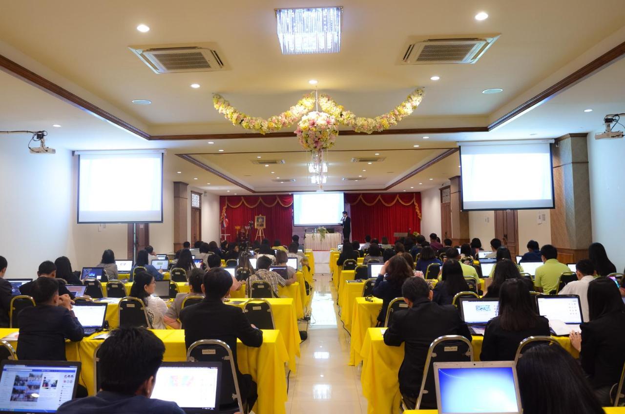At Ruam Chok Hotel Chiang Mai Exteriör bild